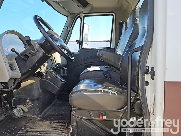 2016-international-durastar-4300-image-52