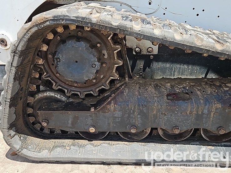 2019-bobcat-t740-image-9