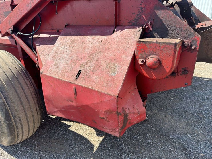 new-holland-190-image-14