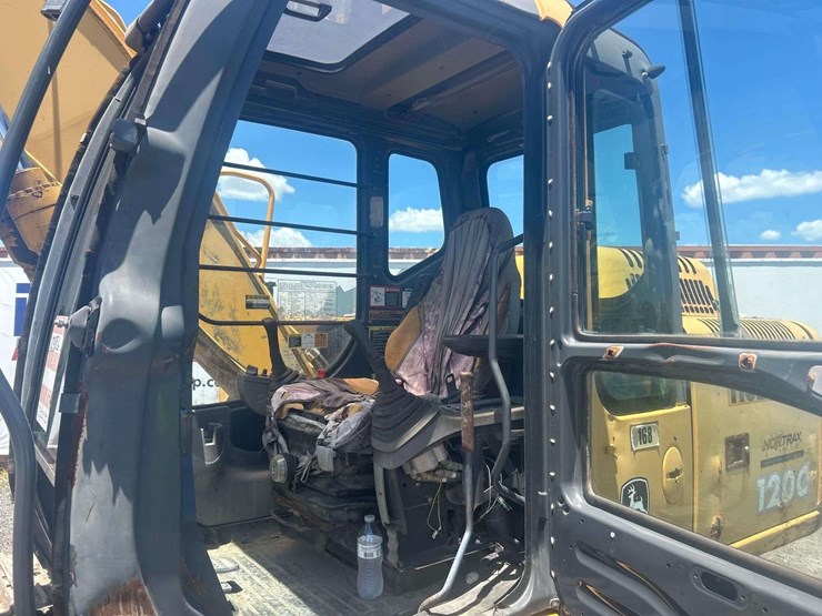 2006-deere-120c-image-8