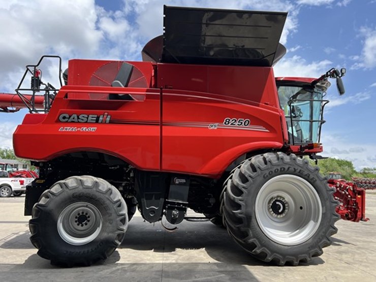 2023-case-ih-8250-image-13