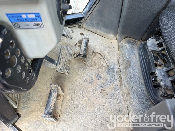 2012-caterpillar-d6n-xl-image-44