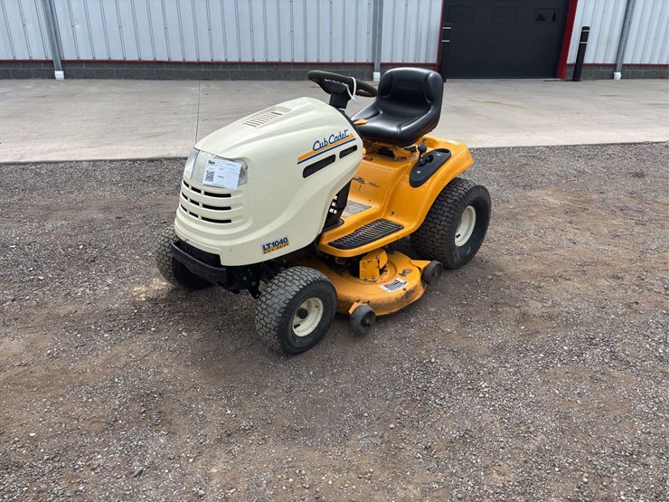cub-cadet-lt1040-image-1