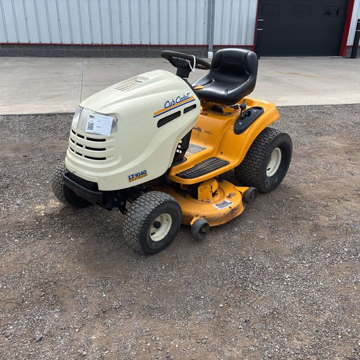 CUB CADET LT1040