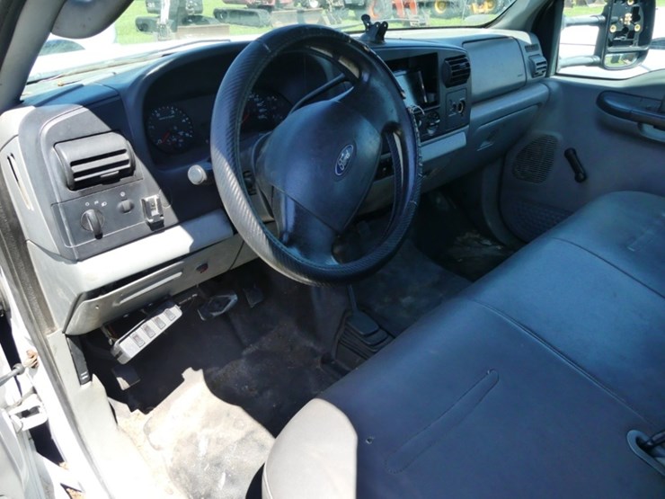 2005-ford-f550-xl-image-12