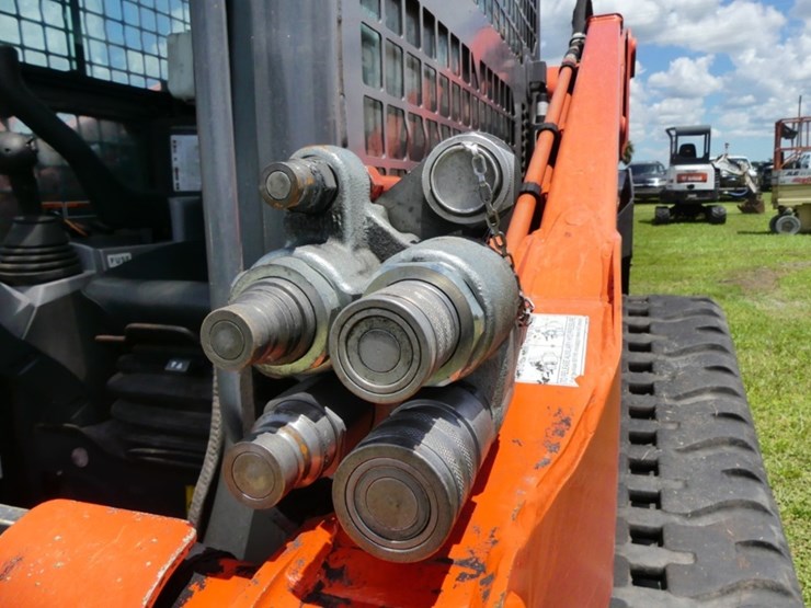 2023-kubota-svl97-2-image-12