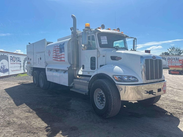 2015-peterbilt-348-image-2