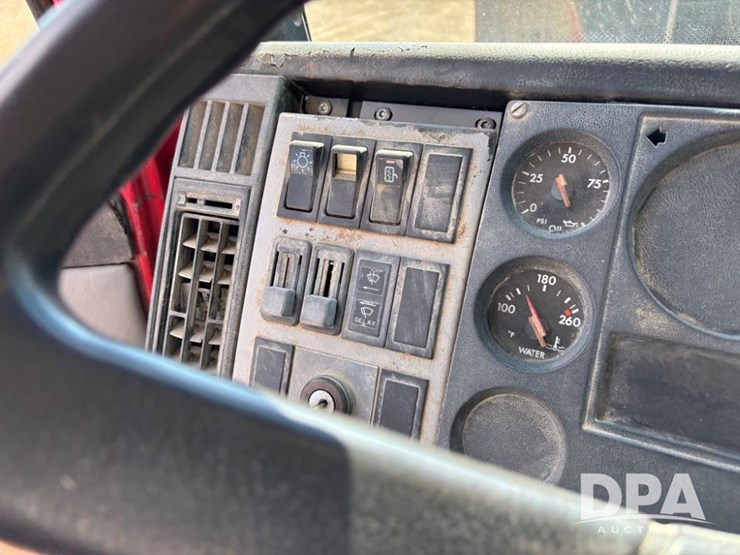 1995-freightliner-fl80-image-82