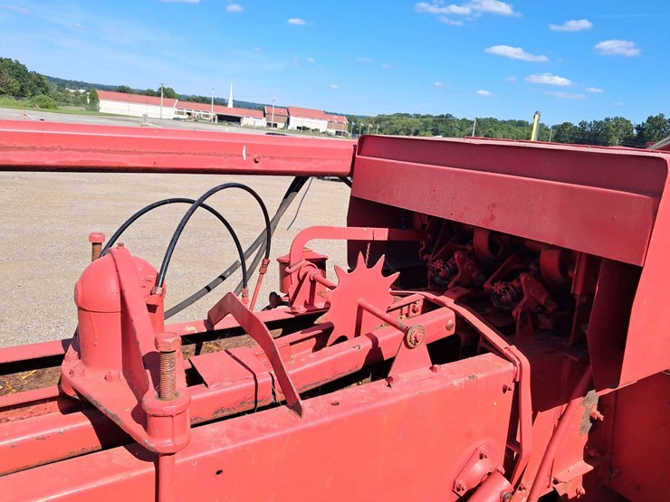 new-holland-315-image-16