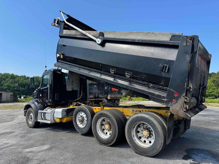 2016-peterbilt-567-image-5