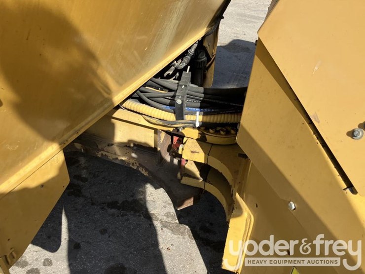2011-caterpillar-cb54-image-16