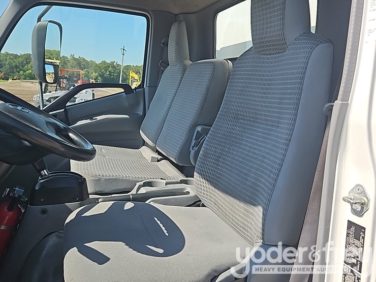 2019-hino-195-image-23