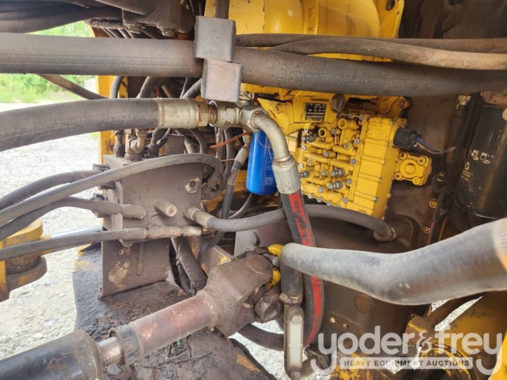 2010-deere-644k-image-24