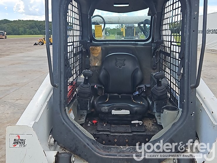 2019-bobcat-t740-image-16