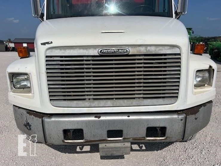 2003-freightliner-fl70-image-15