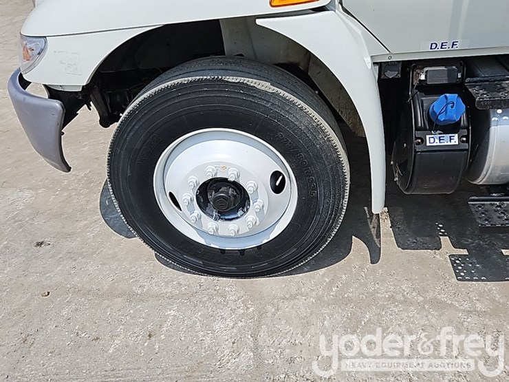 2017-international-durastar-4300-image-8