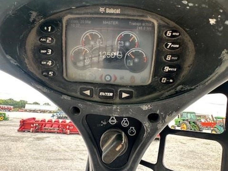 2010-bobcat-s650-image-21