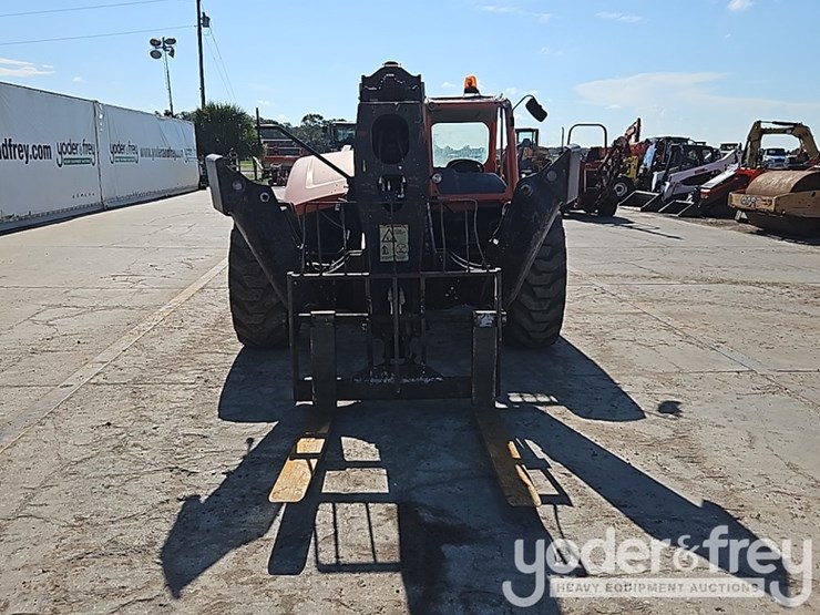 2018-jlg-1055-image-12