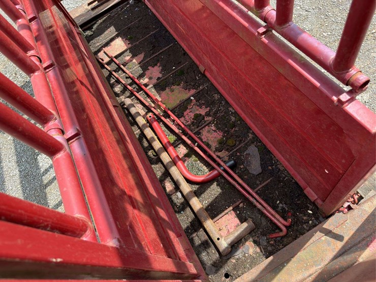 squeeze-chute-image-11