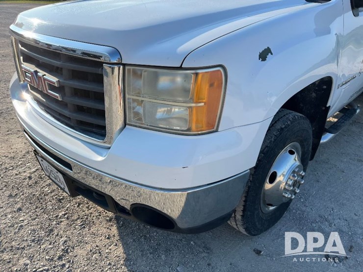 2009-gmc-3500-image-23