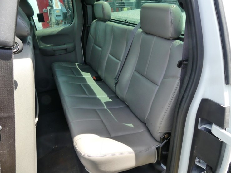 2011-chevrolet-silverado-image-10