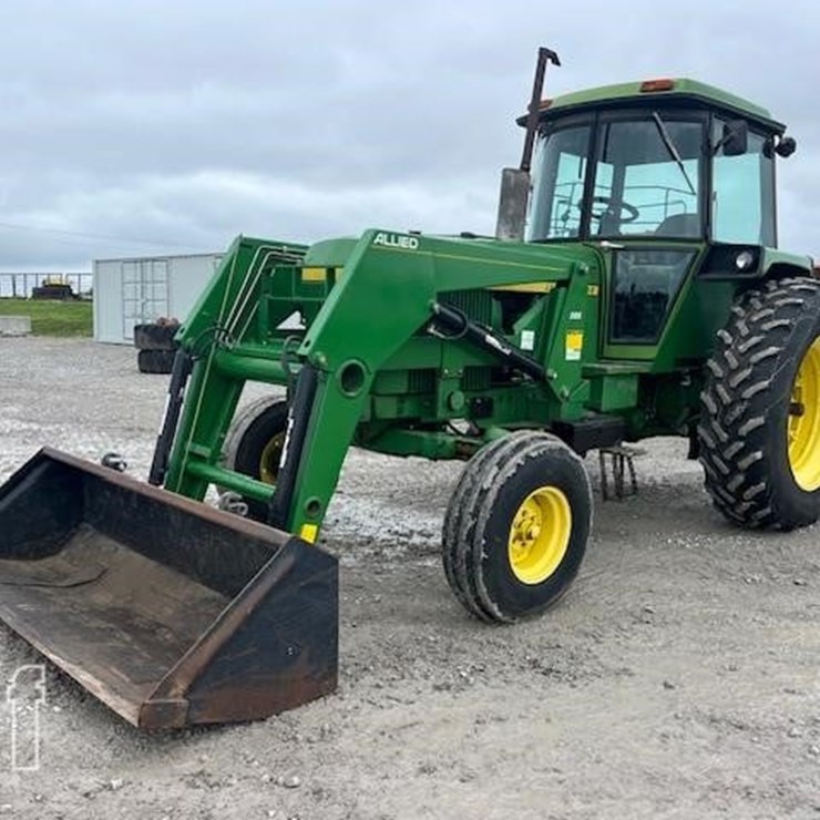 JOHN DEERE 4230