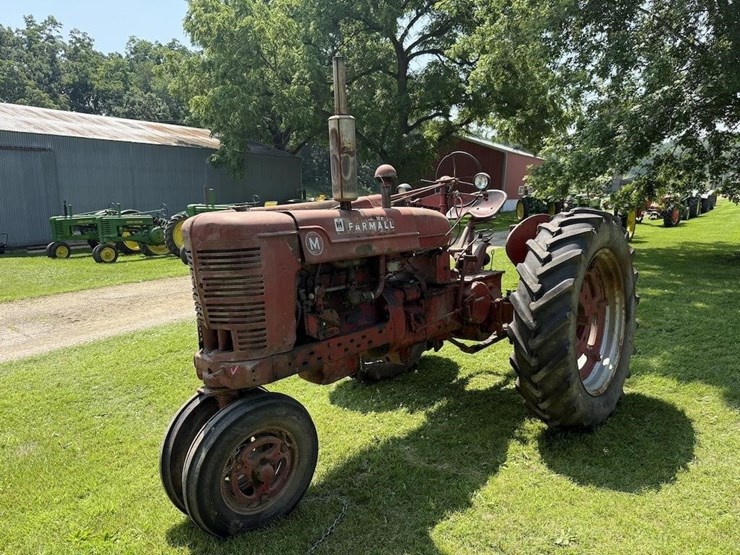 farmall-m-tractor-image-1