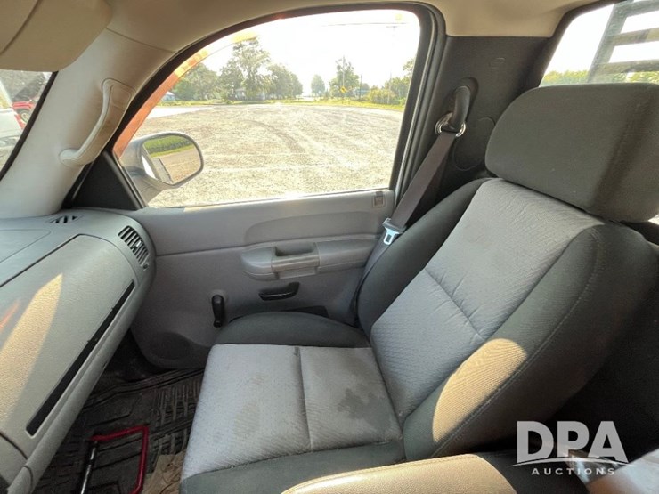2009-gmc-3500-image-58