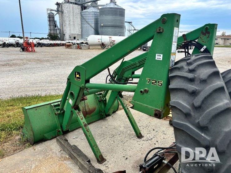 john-deere-725-image-8