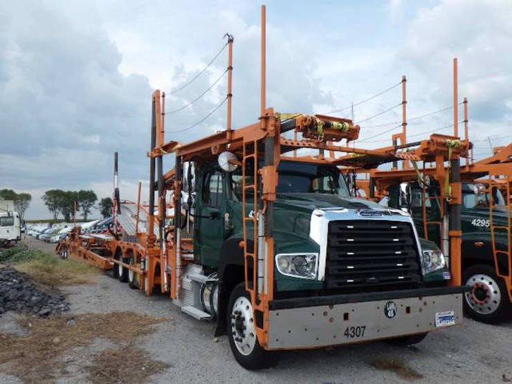 2020-freightliner-114sd-image-2