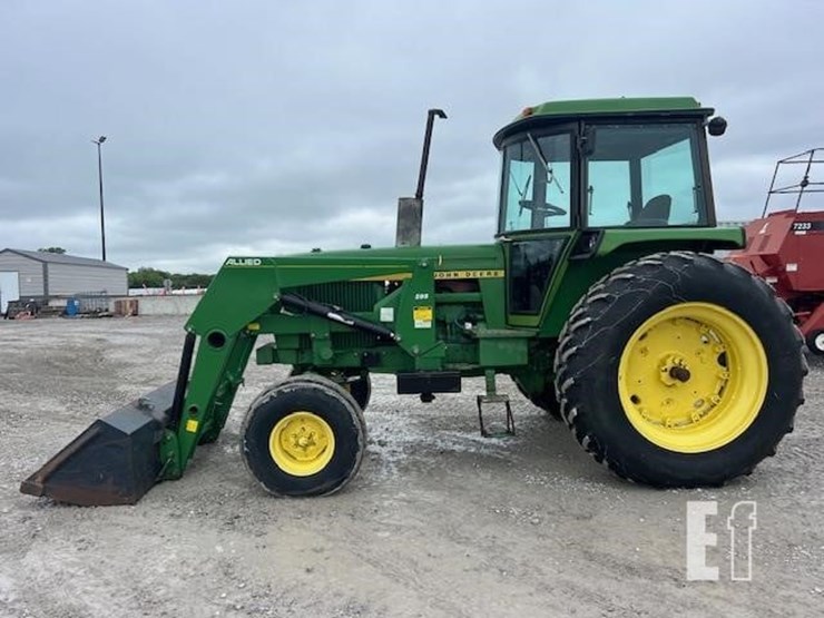 john-deere-4230-image-2