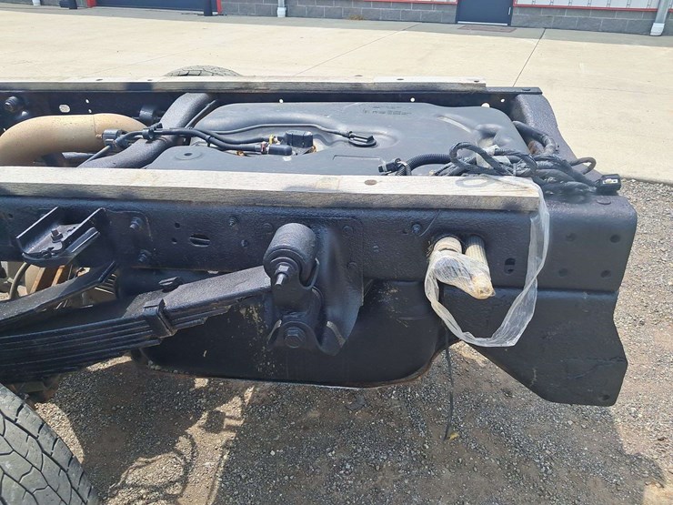 2016-ram-3500-crew-cab-pickup-image-5
