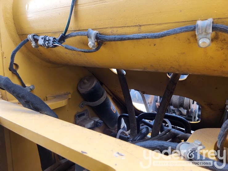2010-deere-644k-image-11