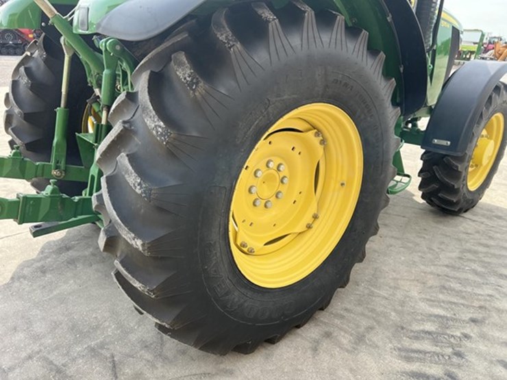 2012-john-deere-5115m-image-16