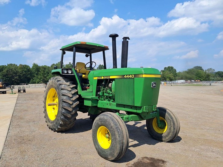 john-deere-4440-image-2