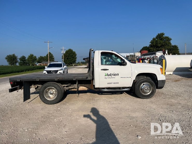 2009-gmc-3500-image-8