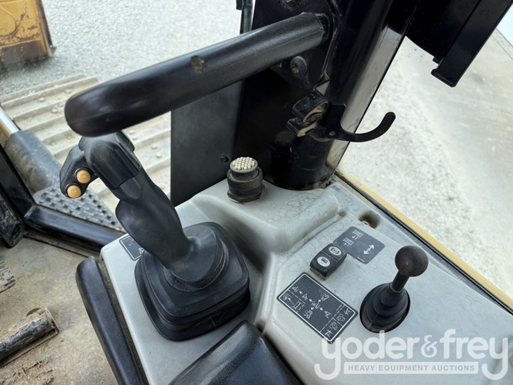 2012-caterpillar-d6n-xl-image-37