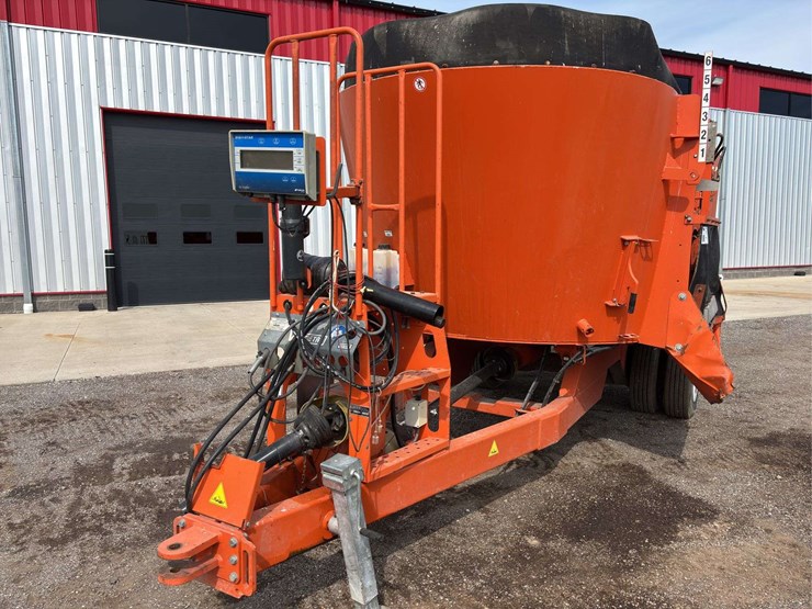 val-metal-b-max-630-cattle-feed-mixer-image-14