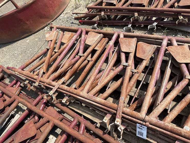 pallet-of-(3)-cattle-headlocks-image-3