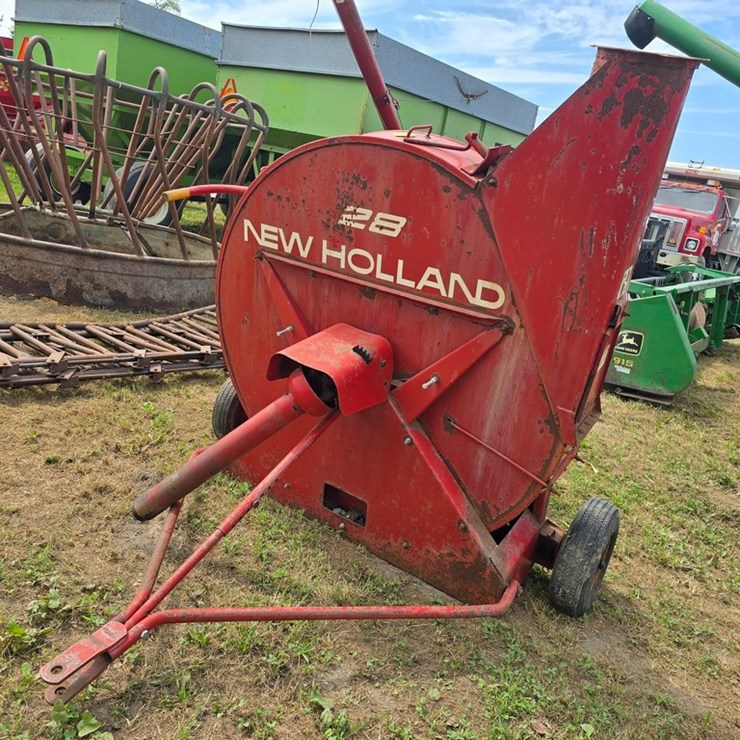 NEW HOLLAND 28