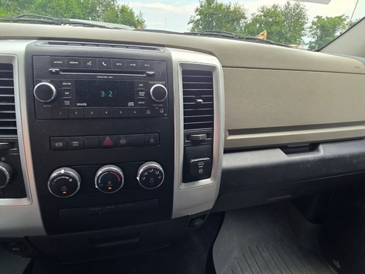 2011-dodge-2500-image-57