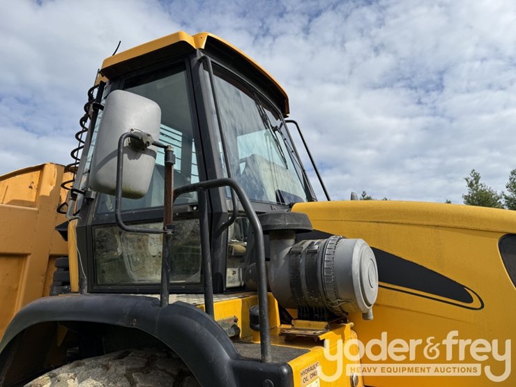 2005-jcb-718-image-26