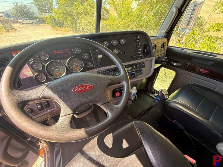 2013-peterbilt-367-image-5