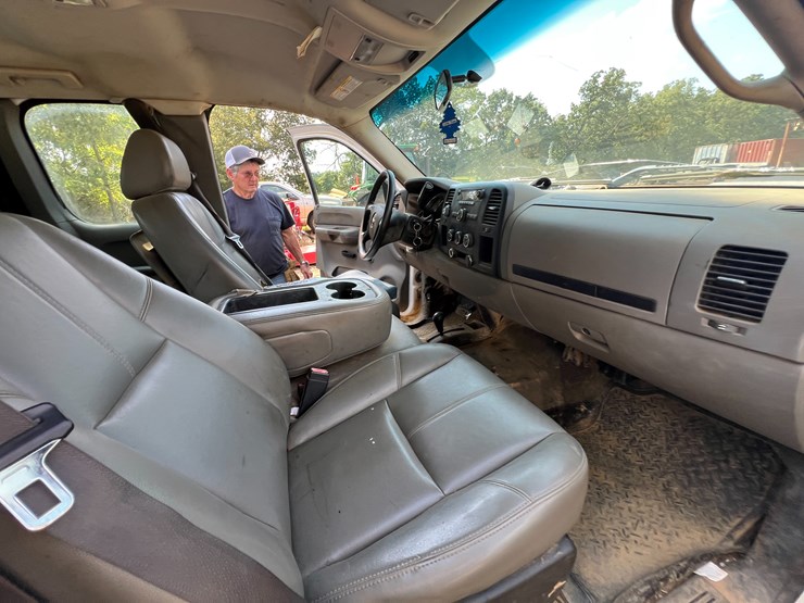 2009-chevrolet-2500-image-23