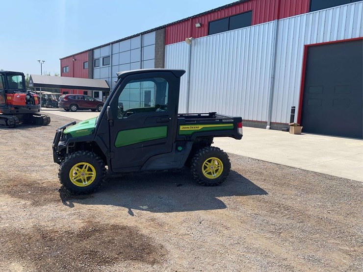 2023-john-deere-gator-image-1