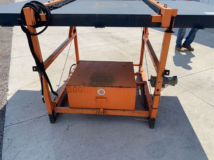 smc4000-truck-mounted-message-board-image-7
