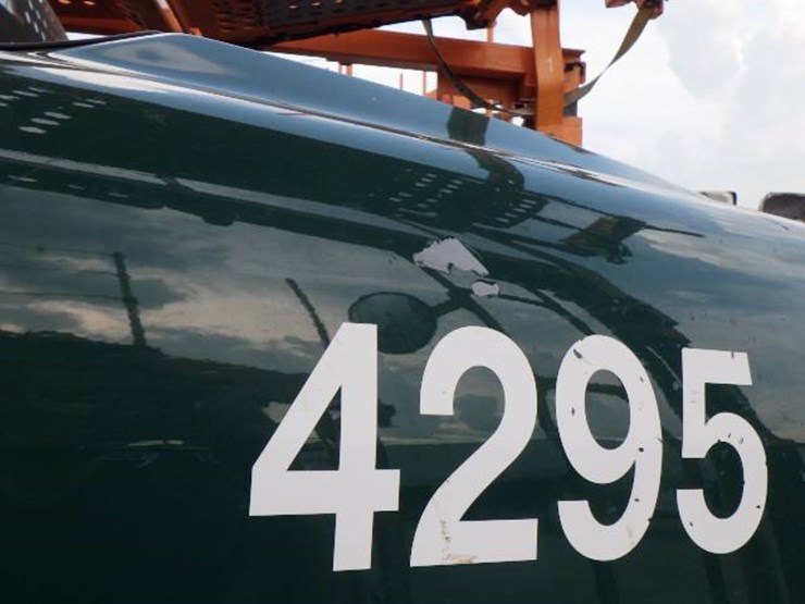 2020-freightliner-114sd-image-4