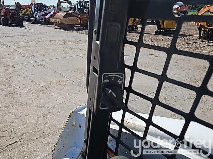 2019-bobcat-t740-image-26