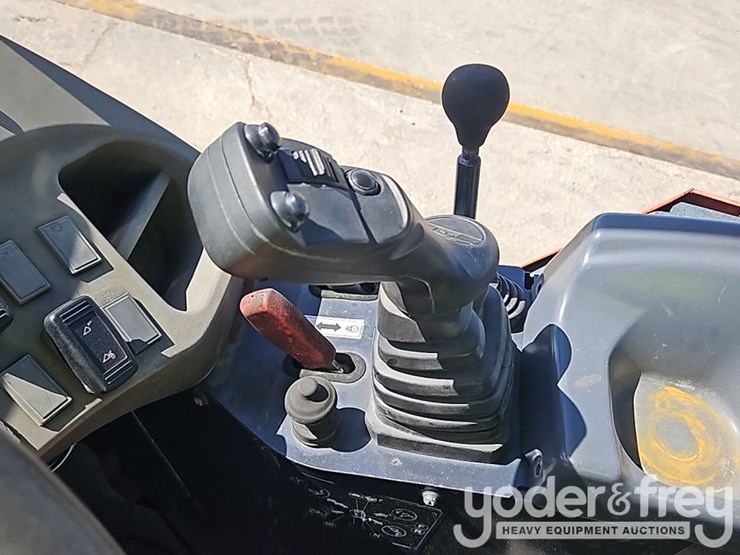 2018-kubota-r530-image-22
