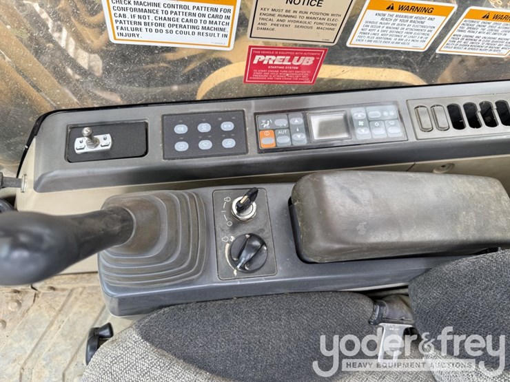 2004-caterpillar-318c-image-37